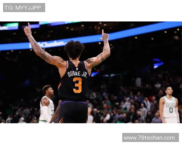 乌布雷突破内线欲上篮得手 小乔丹化身禁飞守护神送出排球大帽